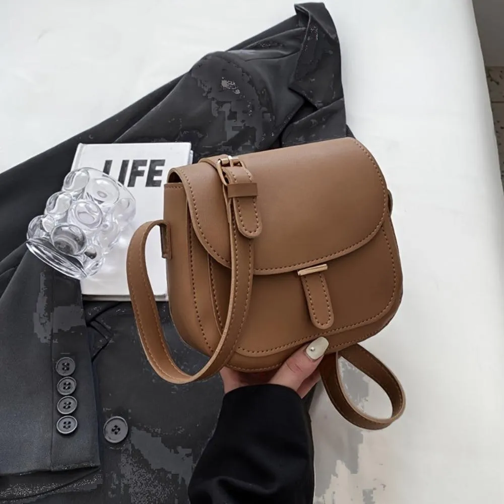 Elise – Vintage-Inspired Crossbody in Sleek Saddle Style