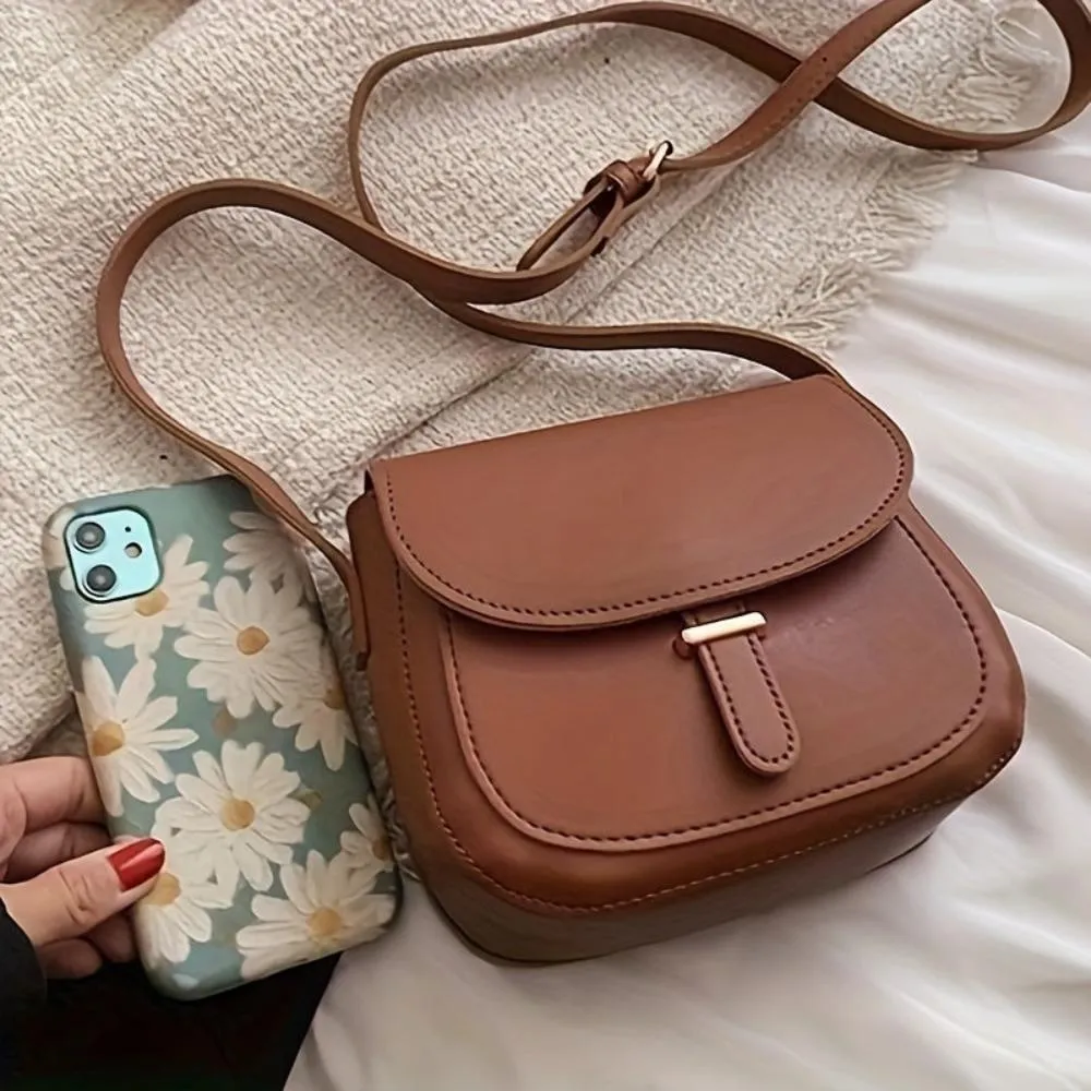 Elise – Vintage-Inspired Crossbody in Sleek Saddle Style