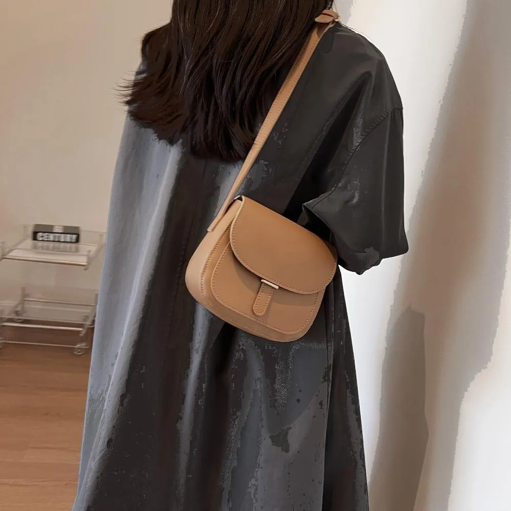 Elise – Vintage-Inspired Crossbody in Sleek Saddle Style
