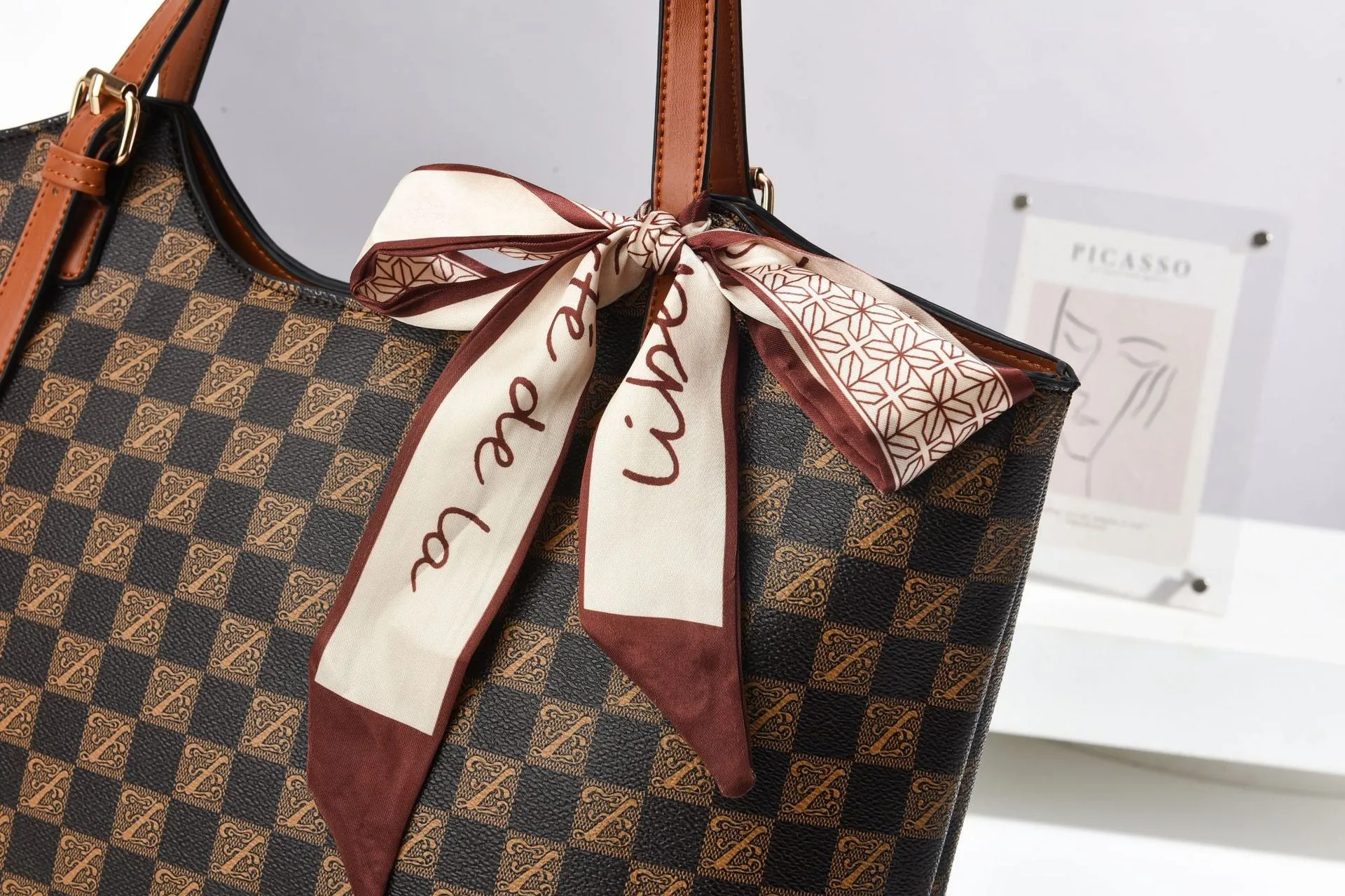 H1846 - Printed Large Tote Handbag