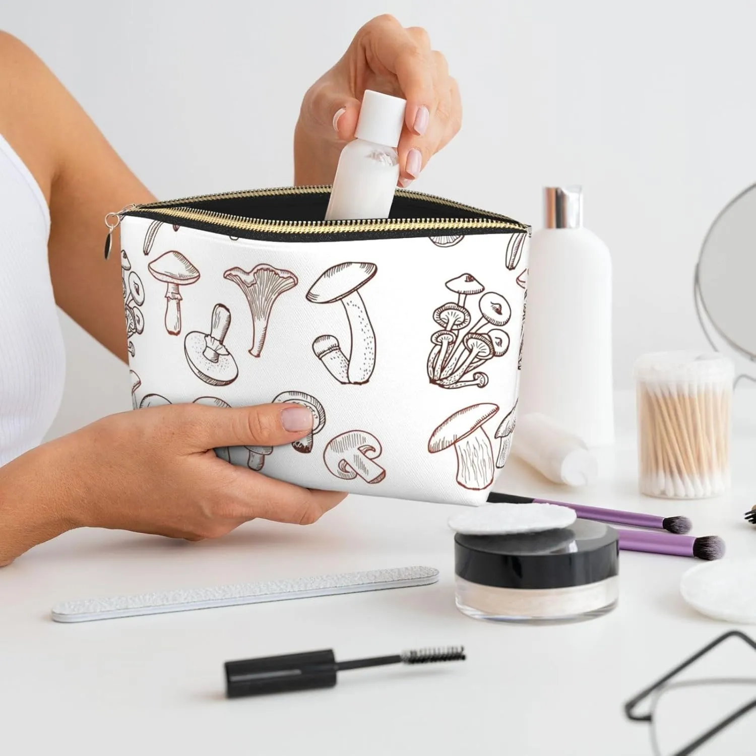 Leather Travel Toiletry Makeup Bag Zipper Makeup Pouch Travel Essentials Portable Cosmetic Bag Organiser Suitable Business Trip for Woman Man A Little Mushroom