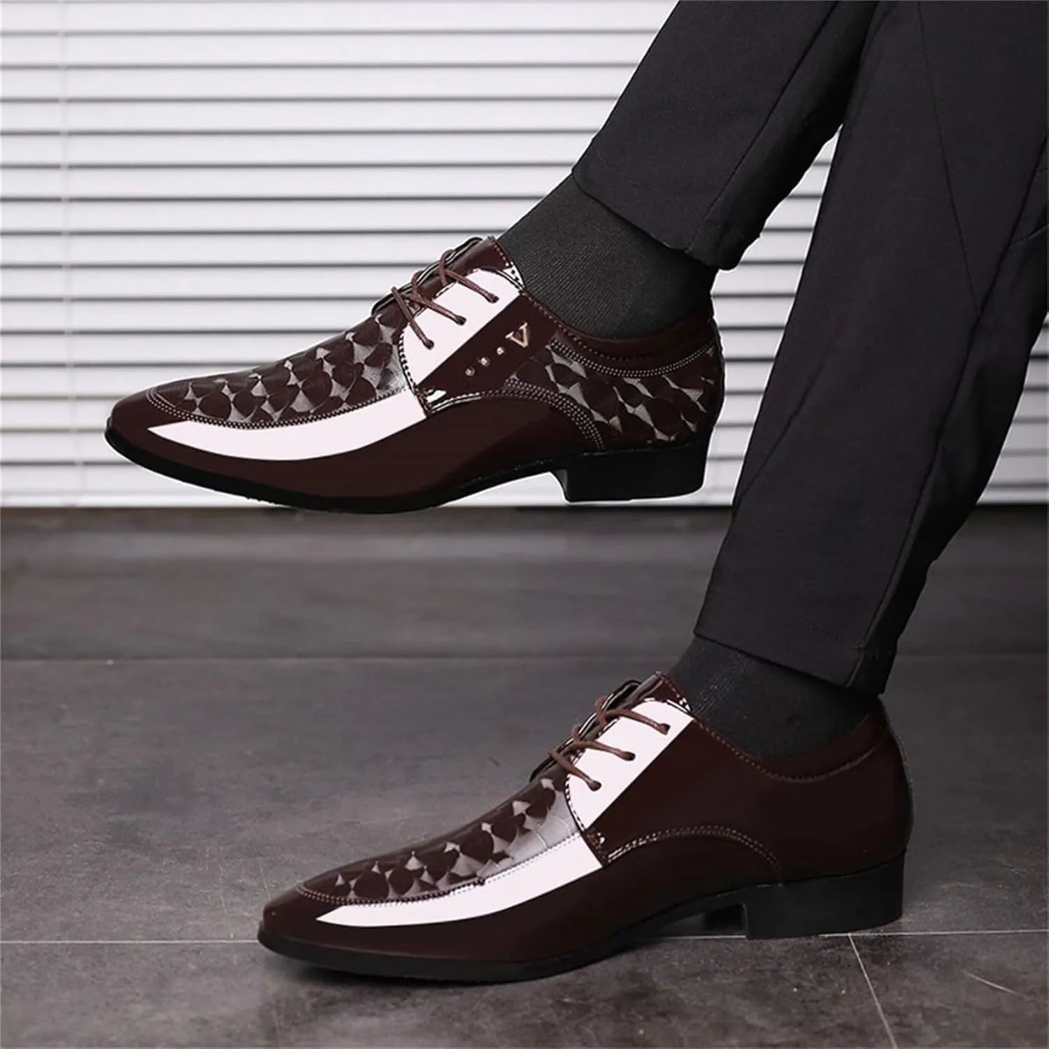 Men's Vintage Elegant Patent Leather Dress Shoes Lace-up Formal Business Oxfords Wedding Prom