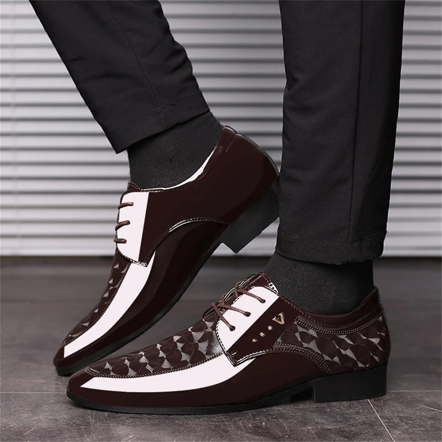Men's Vintage Elegant Patent Leather Dress Shoes Lace-up Formal Business Oxfords Wedding Prom