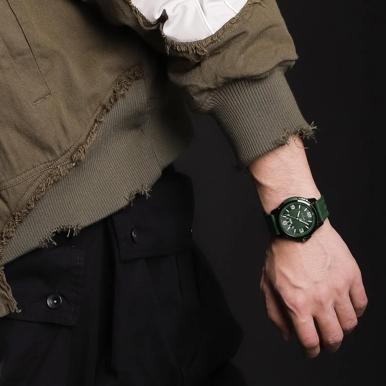 NAVIFORCE Waterproof Watch for Men Women, Analog Auto Date Military Sports Unisex Wristwatch,Silicone Strap