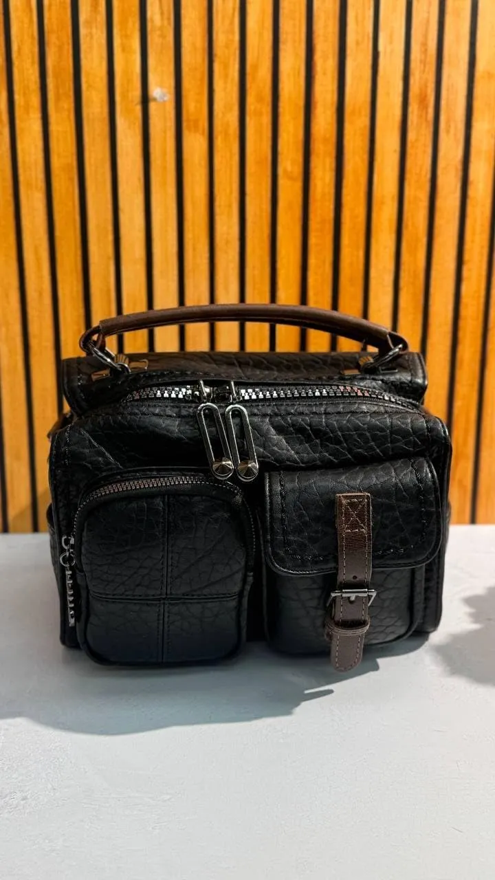 Urban Luxe Crossbody Bag – Style and Functionality in One Accessory