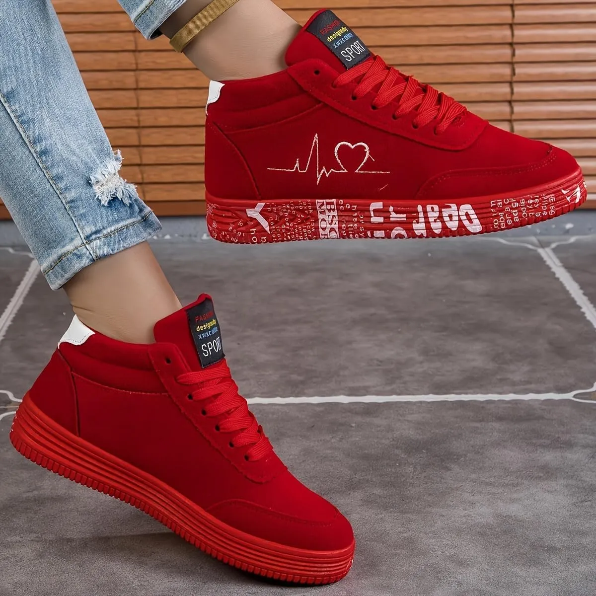 Women's Fashion Solid Color Casual Skateboard Sports Shoes with Heart-Shaped Print, Soft & Thick Low Top Sole for Daily Wear