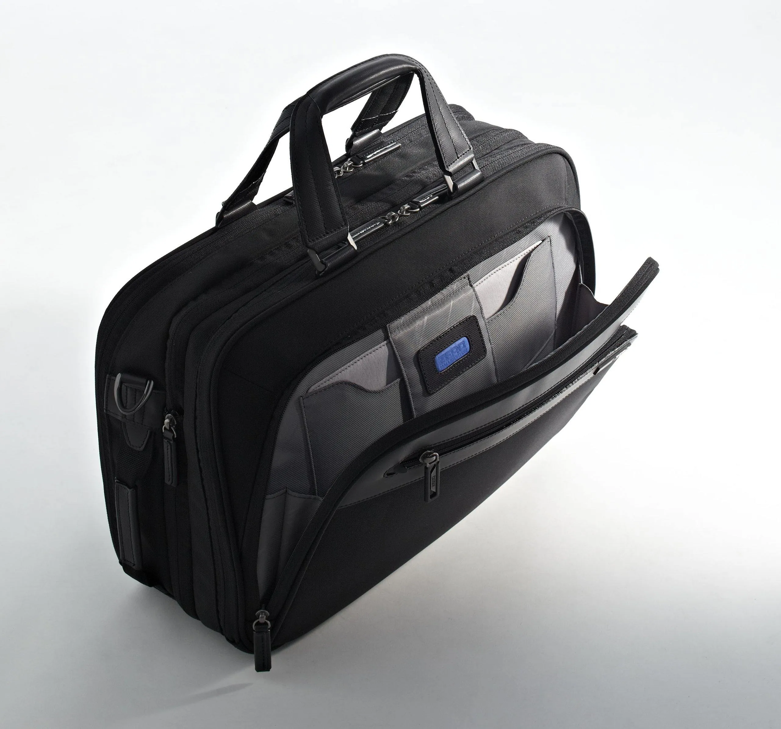 ZERO Halliburton Profile 6" Core Computer Brief